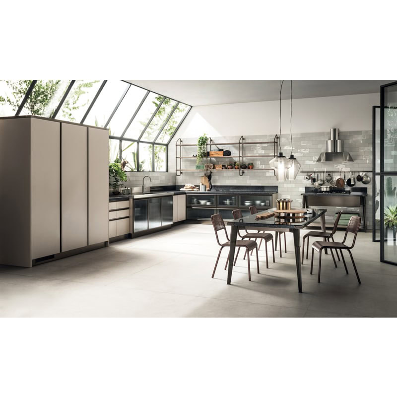 8 Elegante cucina moderna con grandi finestre a vela, arredi in MDF e struttura in acciaio inox, perfetta per spazi di design contemporaneo, dotata di piani di lavoro funzionali e dettagli di stile raffinato.