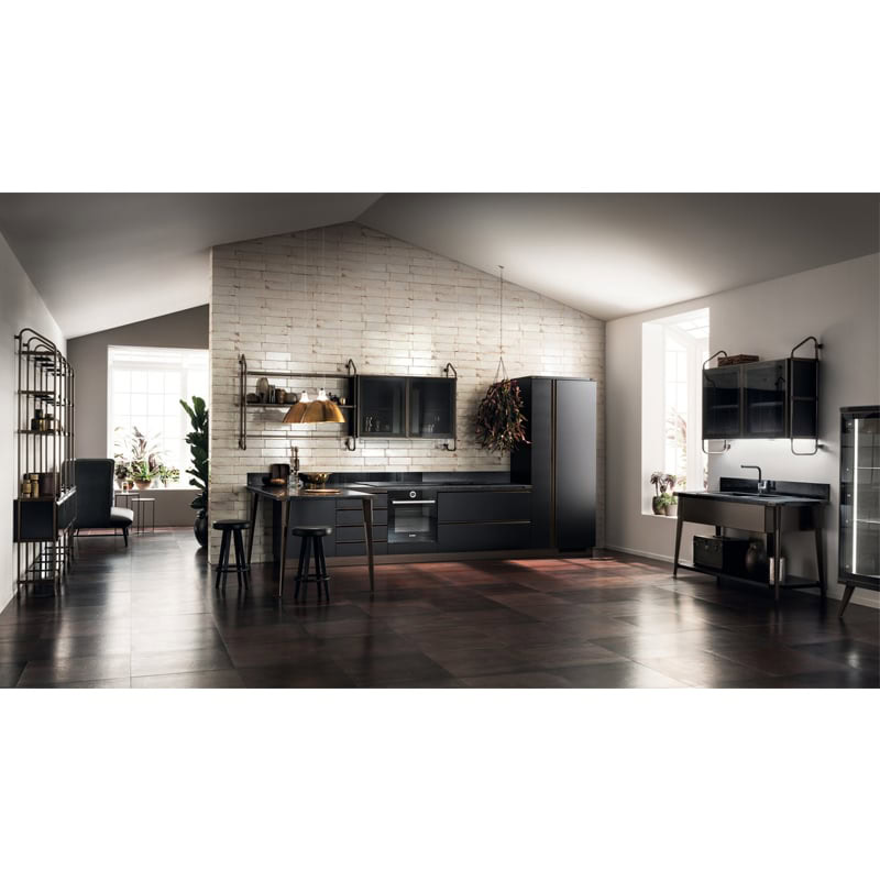 9 Elegante cucina moderna in stile industriale con mobili nero opaco, parete in mattoni bianchi, dettagli di design e ampie finestre che illuminano l'ambiente. Perfetta per ambienti di design e comfort.