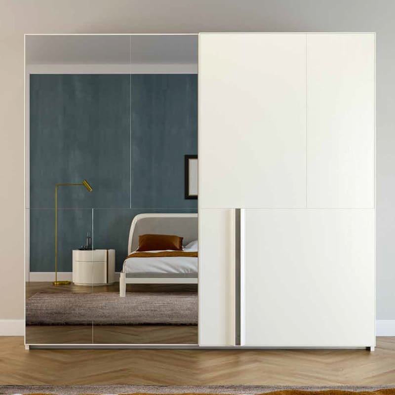 1 Armadio moderno a specchio con porta battente e design minimalista, ideale per arredare con stile camere da letto di alta qualità. Perfect per spazi eleganti e funzionali.