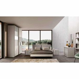 Lussuoba camera da letto moderna con grandi finestre che offrono vista panoramica sulla natura circostante, arredi eleganti in stile minimalista con legno chiaro e dettagli raffinati.