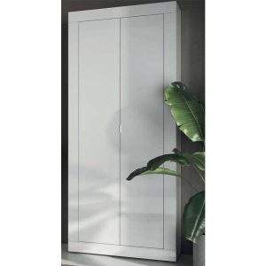Armadio bianco minimalista con ante lisce in stile contemporaneo, ideale per arredare camere moderne e funzionali, con dettagli eleganti e raffinati.