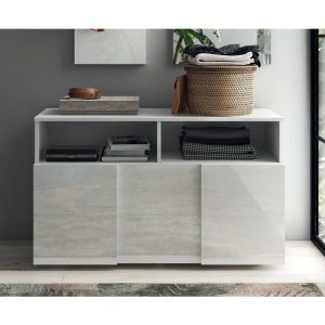 Elegante mobile a giorno in legno laccato bianco con vani portaoggetti e cesti tessili, perfetto per l'organizzazione moderna di soggiorno o ingresso.