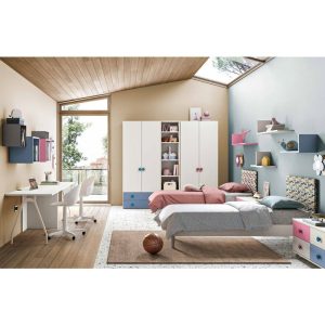 Letti singoli e armadio in una stanza moderna per bambini con dettagli colorati e luminosi.