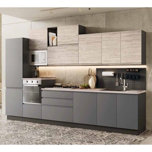 Cucina moderna con ante grigie e pensili in legno chiaro, dotata di elettrodomestici integrati e piano di lavoro spazioso, ideale per ambienti contemporanei.
