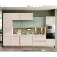 Cucina moderna Elsa h240 con ante bianche e dettagli in verde acqua, dotata di forno, microonde e piano cottura, ideale per ambienti contemporanei.