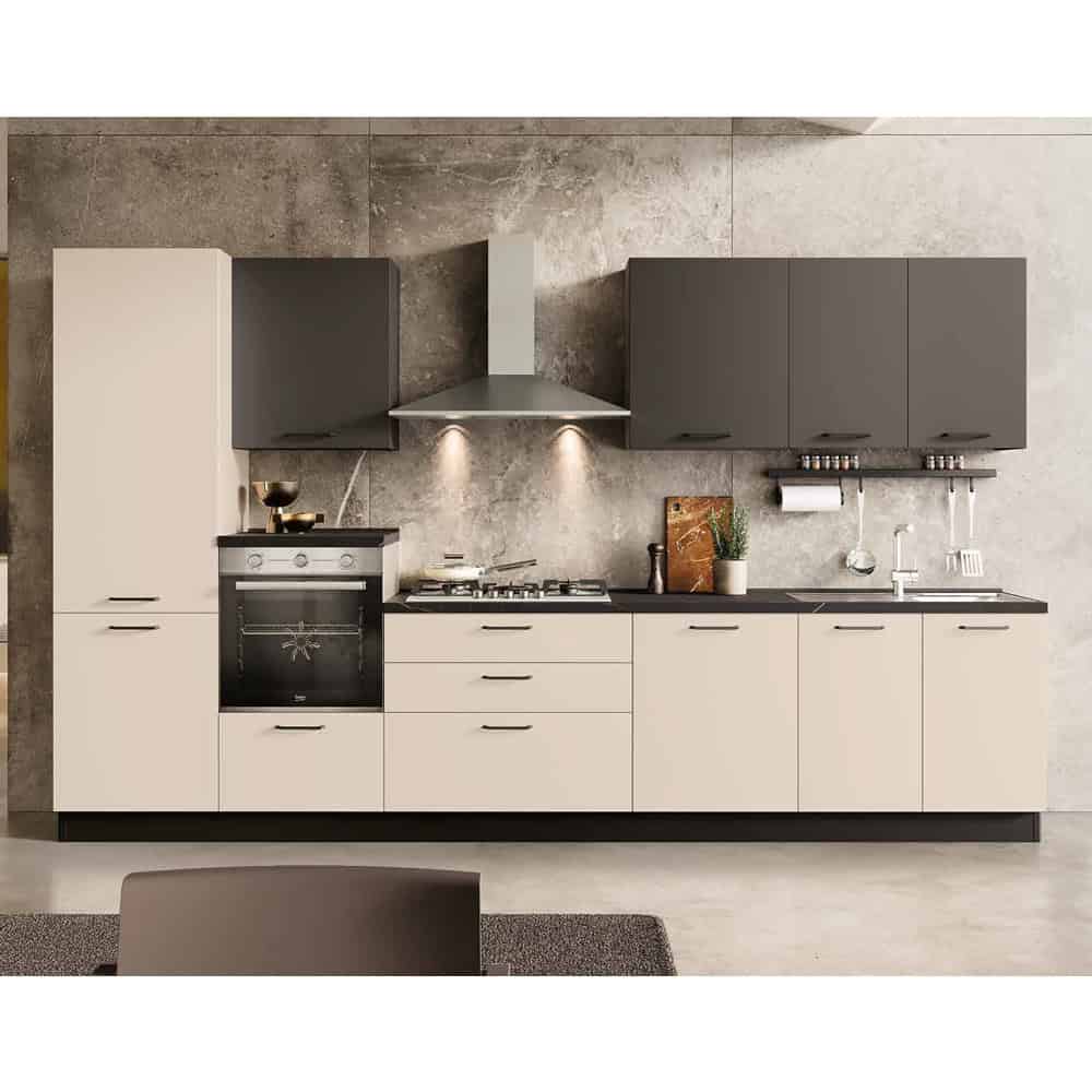 Cucina moderna con ante bianche e pensili grigi, piano di lavoro nero e parete in cemento, perfetta per la cucina SMART 360 POKER.