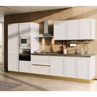 Cucina moderna bianca con elettrodomestici integrati e piano di lavoro in pietra, ambientata in uno spazio luminoso e elegante.
