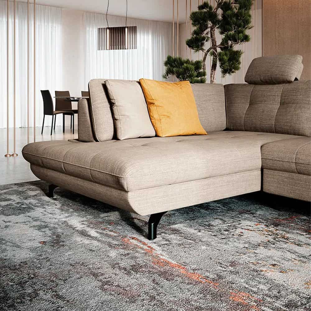 1 Divano angolare moderno in tessuto beige stile minimalista per soggiorno elegante e confortevole.