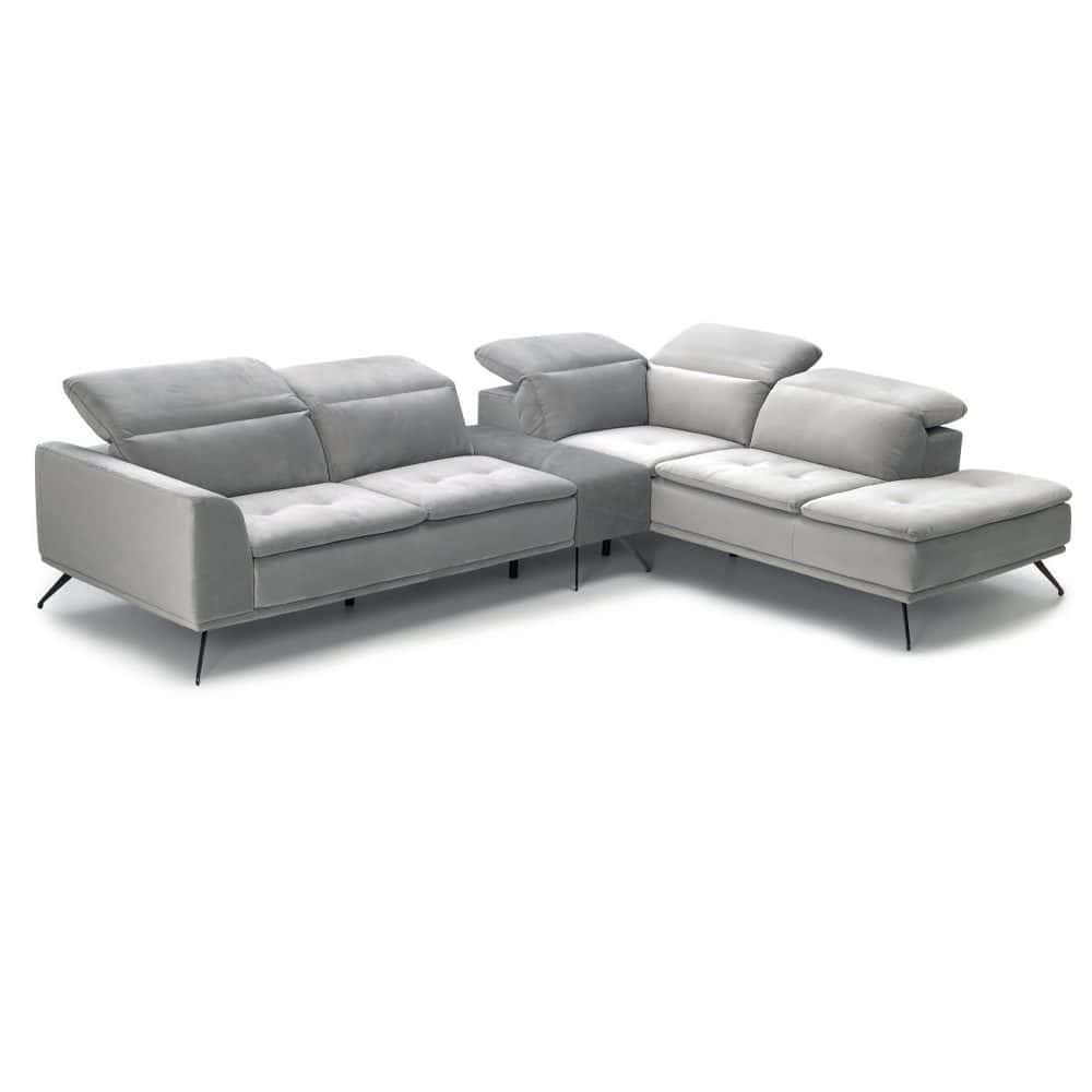 2 Divano angolare moderno in tessuto grigio e bianco, arredamento di design per soggiorno elegante e confortevole. Perfetto per ambienti chic e contemporanei.