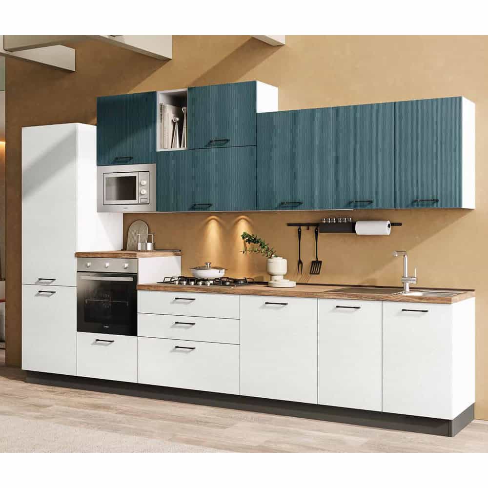 Cucina moderna con ante blu e mobili bianchi, piano in legno e elettrodomestici integrati, ideale per ambienti contemporanei.