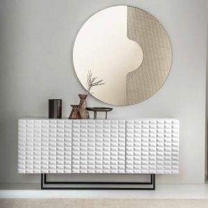 Mobilificio moderno con credenza in resina bianca effetto tridimensionale e decorazioni di design, perfetto per interni di stile contemporaneo.