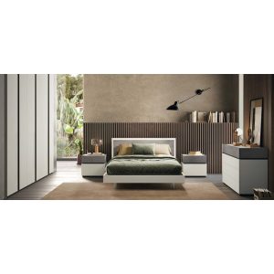 Camera da letto moderna con arredi in stile minimalista, pareti in tonalità neutre e dettagli in legno, ambiente luminoso e accogliente.