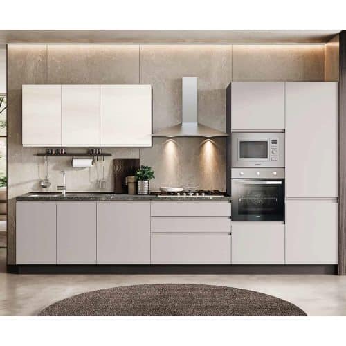 Cucina moderna con ante bianche, piano in granito e elettrodomestici integrati, in un ambiente elegante e minimalista.