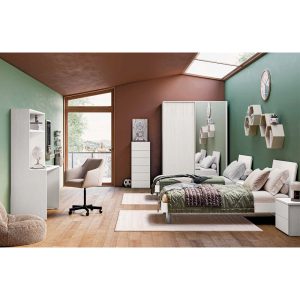 Camera da letto moderna con mobili in stile minimalista, pareti verde salvia e arancione, grande finestra con vista panoramica, decorazioni eleganti e spazio accogliente.
