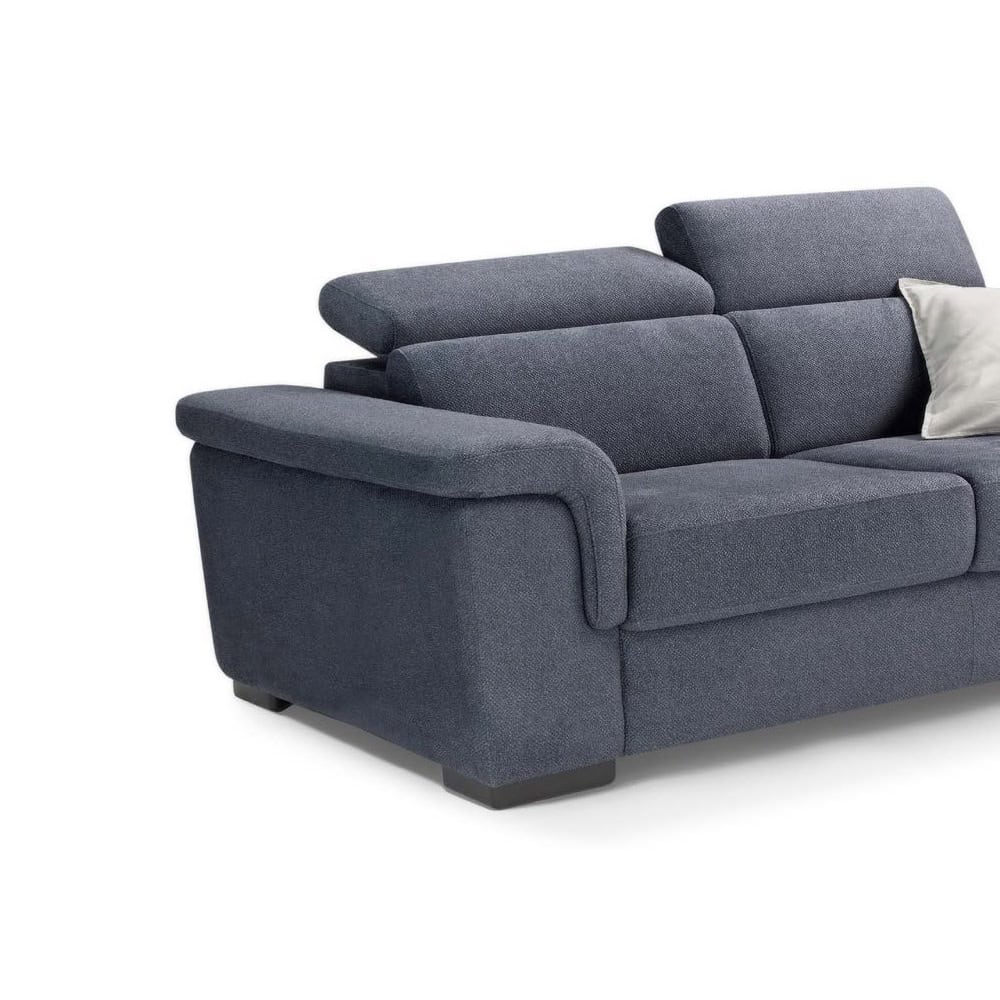 11 Divano moderno in tessuto grigio scuro con braccioli arrotondati e schienale regolabile, ideale per arredare soggiorni eleganti.