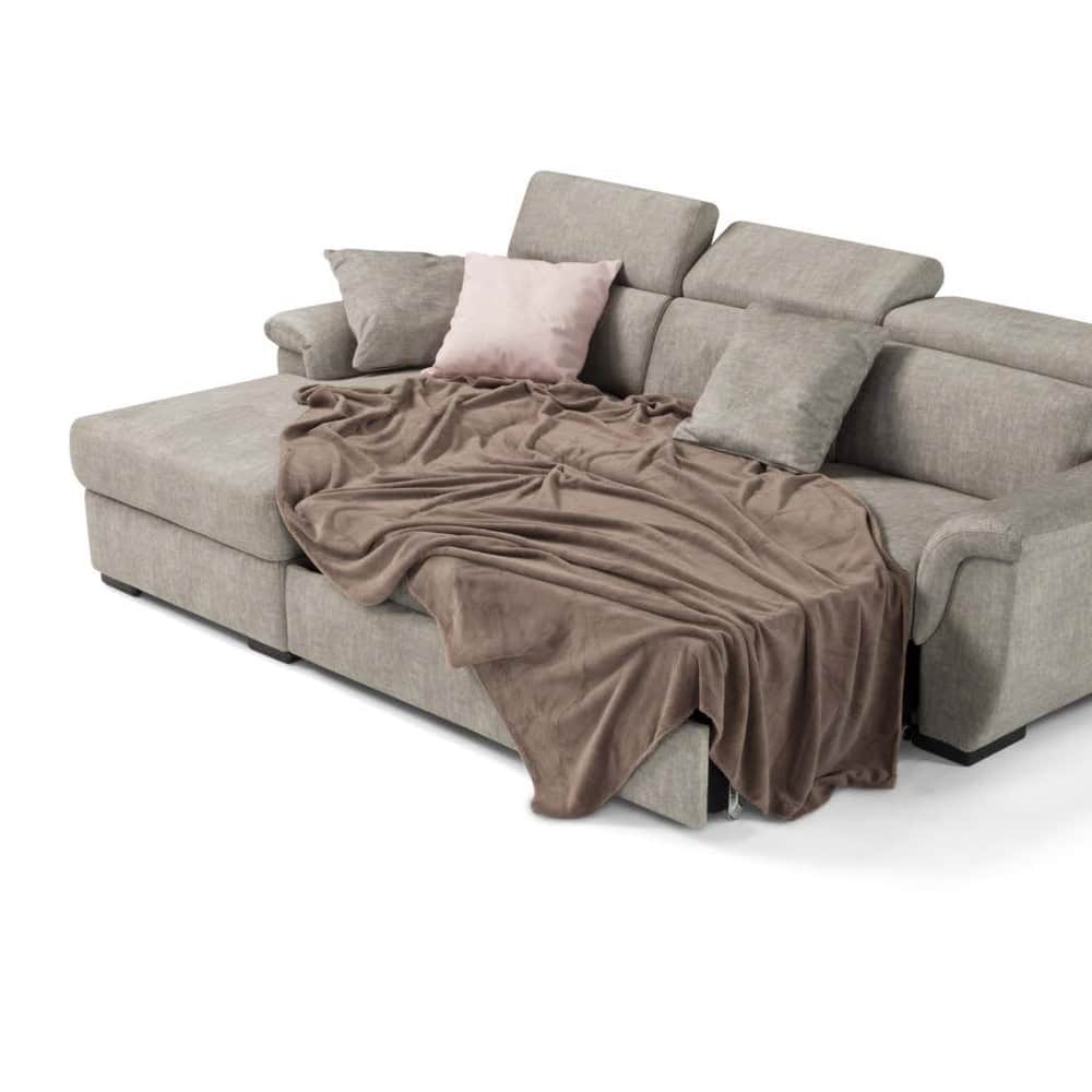 2 Divano angolare in tessuto grigio con cuscini e coperta beige, ideale per arredare il soggiorno con stile e comfort.