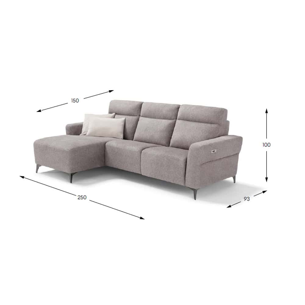 Divano moderno in tessuto grigio chiaro con cuscino beige, dimensioni 250x93x100 cm, ideale per arredare soggiorni eleganti e confortevoli.