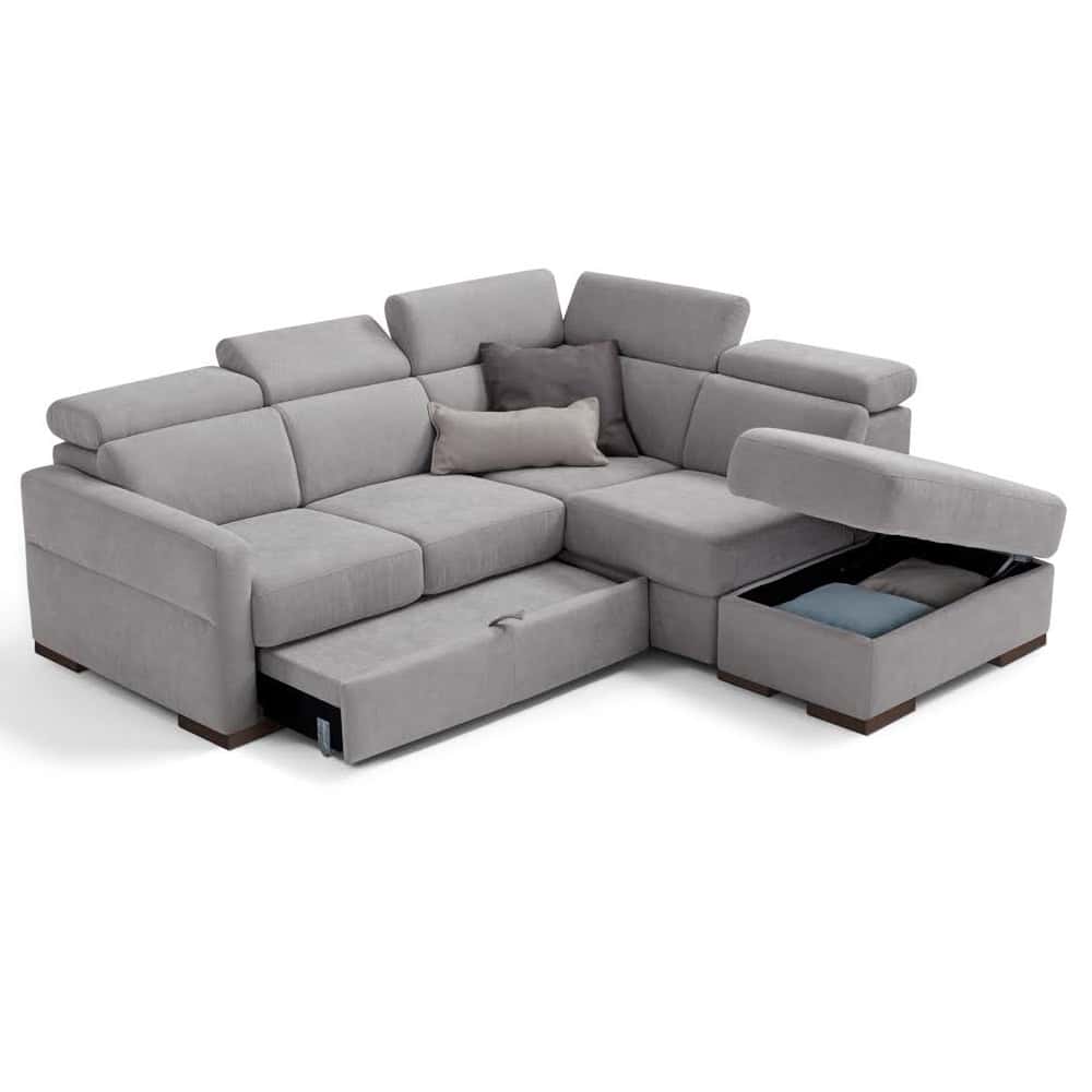 Divano angolare moderno in tessuto grigio con contenitore e cuscini decorativi, ideale per soggiorni eleganti e funzionali.