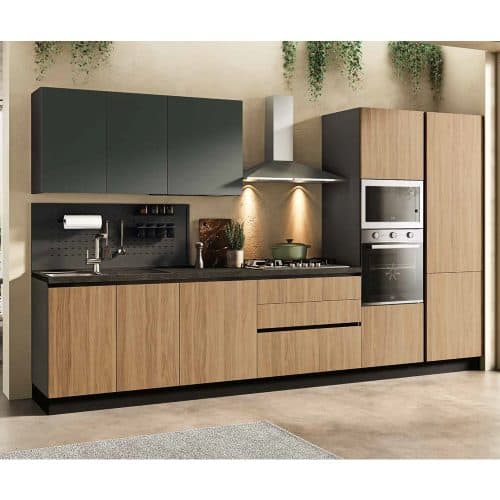 Cucina moderna SANDY 360 con ante in legno e pensili verdi, dotata di forno e piano cottura, ideale per ambienti contemporanei.