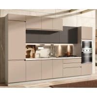Cucina moderna Alpe Arredi con ante beige e dettagli in acciaio, piano cottura e forno integrato.