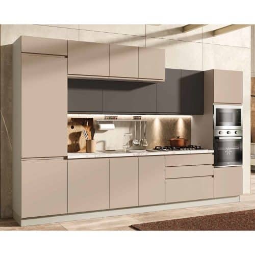 Cucina moderna Alpe Arredi con ante beige e dettagli in acciaio, piano cottura e forno integrato.
