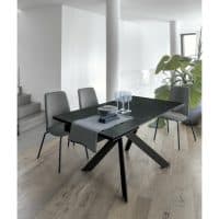 Tavolo allungabile CICLONE 160 in stile moderno con finitura nera, ideale per soggiorni eleganti e funzionali.