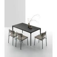 Tavolo MERCURY di Alpe Arredi con quattro sedie in un ambiente minimalista e moderno, ideale per ambienti eleganti e funzionali.