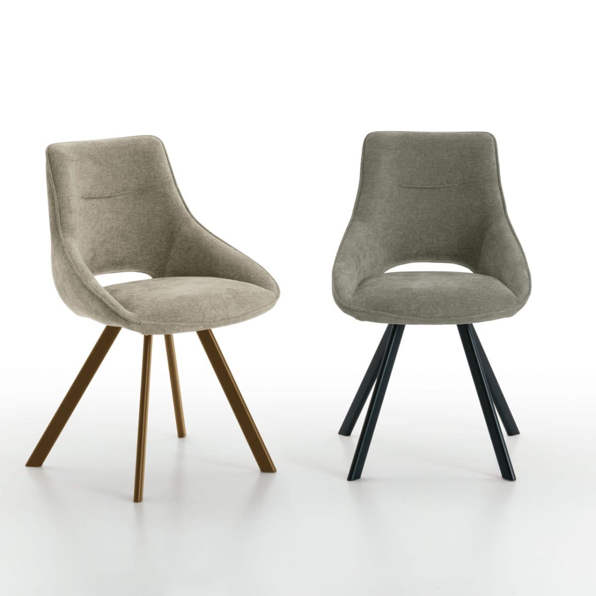Sedia KUDO in tessuto neutro con struttura a quattro gambe in legno e metallo, due colori disponibili.
