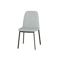 Sedia LIMA con schienale curvo in tessuto grigio chiaro e gambe in metallo nero.